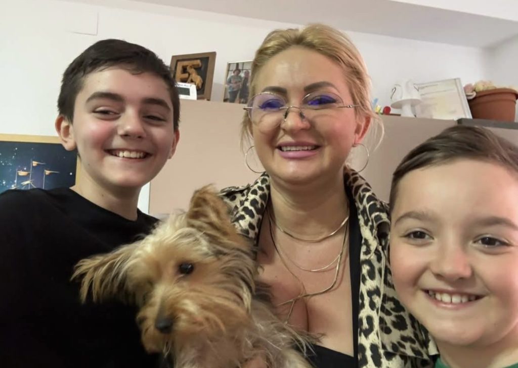 Ani Alexandru English Teacher in Dobroesti: Cursuri Engleza Interactive pentru 5-17 Ani – Programează o Lecție Gratuită! 8 Ani Alexandru English Teacher in Dobroesti: Cursuri Engleza Interactive pentru 5-17 Ani – Programează o Lecție Gratuită!